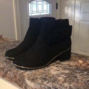Girls boots